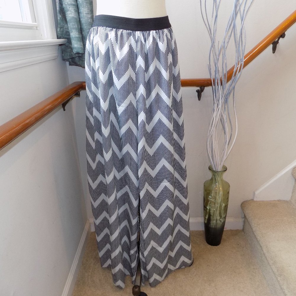 PASSPORT LOVE Plus Size 1X Wide Leg Pant Black & White Print